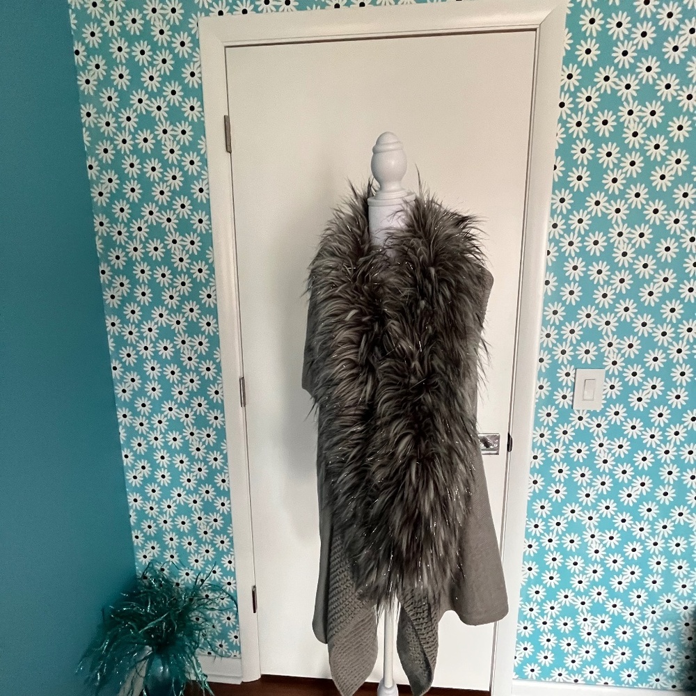 Sleeveless cardigan